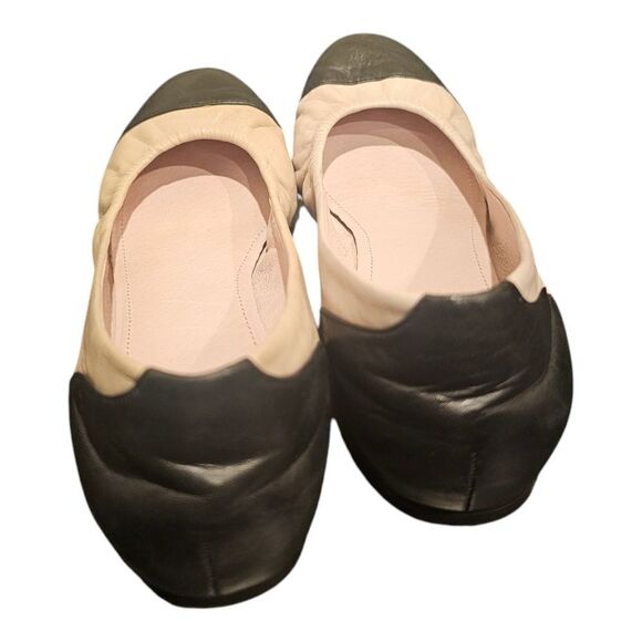 Classic Black and Cream Flats with Pleating and Rounded‎ Toe - Picture 5 of 8